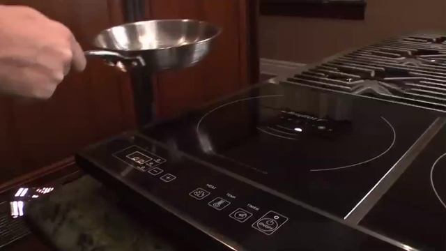 POWERFULL 18OO WATT DOUBLE INDUCTION COOKTOP WITH POWERSHARE BergHOFF 2204221 90 смотреть онлайн