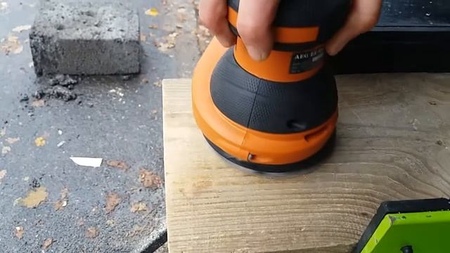 Работа эксцентриковой шлифмашины (RANDOM ORBIT SANDER) AEG EX-125ES смотреть онлайн