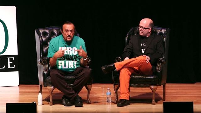 Philip Zimbardo: How to be a Hero-in-Training смотреть онлайн