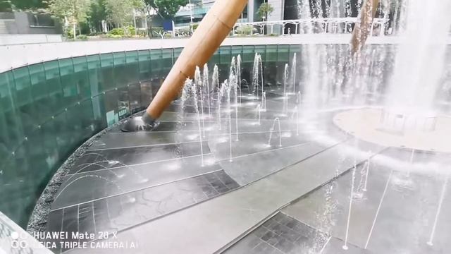 Suntec city fountain Singapore смотреть онлайн