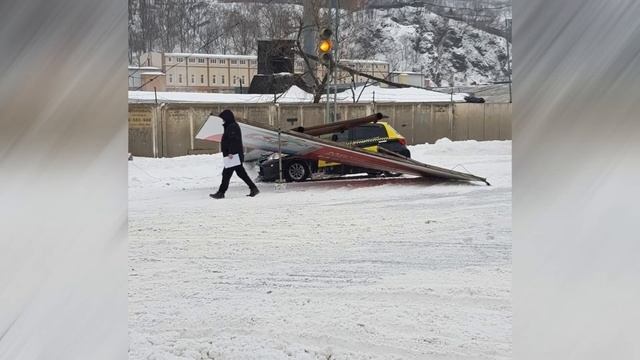 Последствия снегопада во Владивостоке