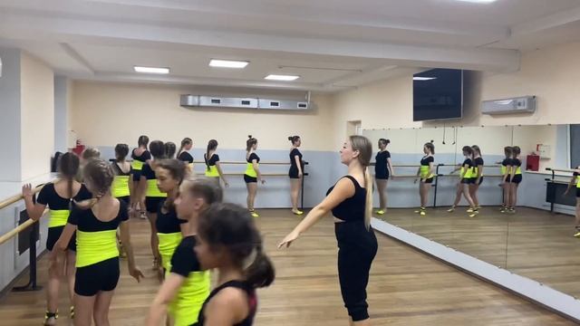 ОМЕГА - Классический выход, поклон, plie смотреть онлайн