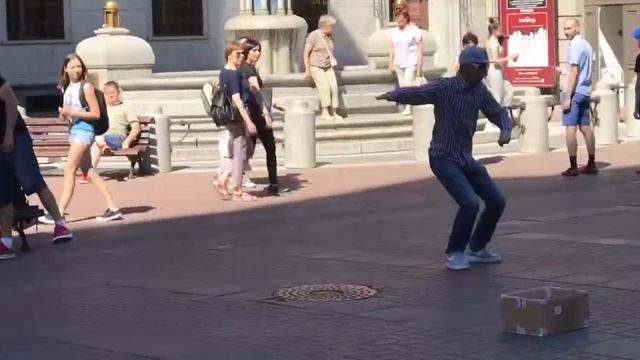 Crazy Robot Dance In Moscow (танец робота - Старый Арбат)