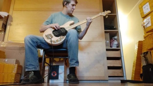 Обзор звука китайской реплики Musicman Sabre 4 струны клён