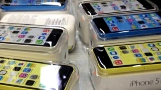 Как будет выглядеть iPhone 5C в магазине? смотреть онлайн