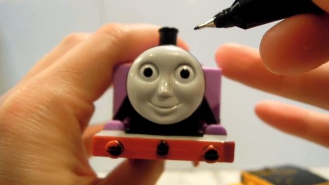 ヒロの眉毛が消えちゃったから描いてあげよう！きかんしゃトーマス おもちゃの修理  プラレール / Drawing Hiro’s Eye Blow Trackmaster Thomas