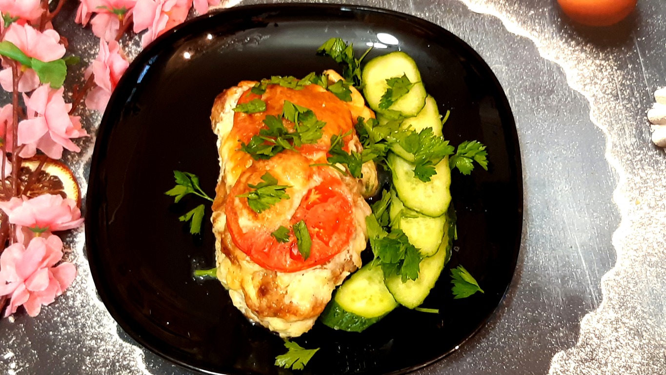 КУРИНАЯ ГРУДКА ЗАПЕЧЁННАЯ В ДУХОВКЕ С СЫРОМ И ЗЕЛЕНЬЮ.mp4 смотреть онлайн