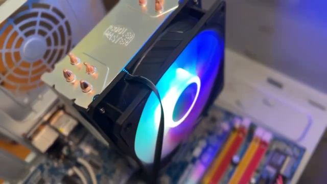 Демонстрация работы CoolerMaster Hyper 212 Spectrum V2 смотреть онлайн