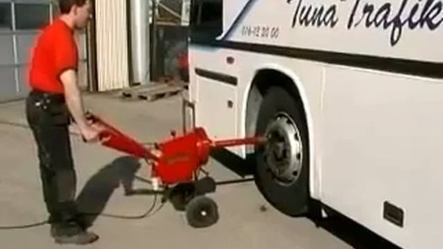 Электрический гайковерт для грузовых автомобилей | Грузовой автосервис смотреть онлайн