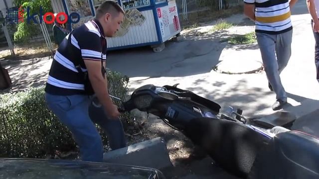 Скутер столкнулся с мерседесом на Манаса-Жибек Жолу смотреть онлайн