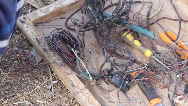 СДАЛ СТАРУЮ ПРОВОДКУ ДОМА В ДЕРЕВНЕ И ЗАРАБОТАЛ смотреть онлайн