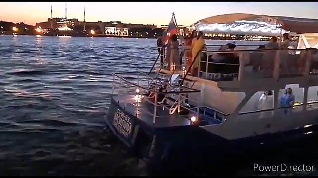 Прогулка по ночному Питеру на катере?️ смотреть онлайн