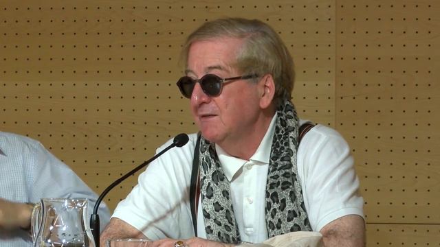 Conferencia ‘La muy plural Gloria Fuertes’, por Luis Antonio de Villena смотреть онлайн