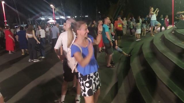Дискотека в Парке Победы смотреть онлайн