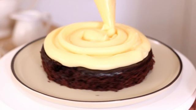 VOCÊ NUNCA VIU UM BOLO RAFAELLO COMO ESSE | O MELHOR BOLO BOMBOM | RECEITAS FAMOSAS | KAREN MUNHOZ смотреть онлайн