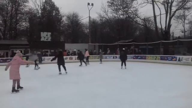 Ледовый каток в парке Горького Одесса смотреть онлайн