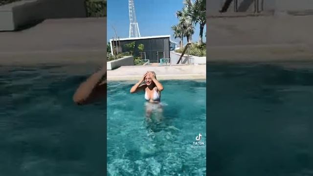 Юля Гаврилина прыгает в бассейн смотреть онлайн