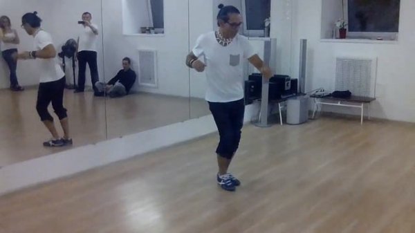 Доминиканская бачата с Чино - El Gringo "Alla Tu"