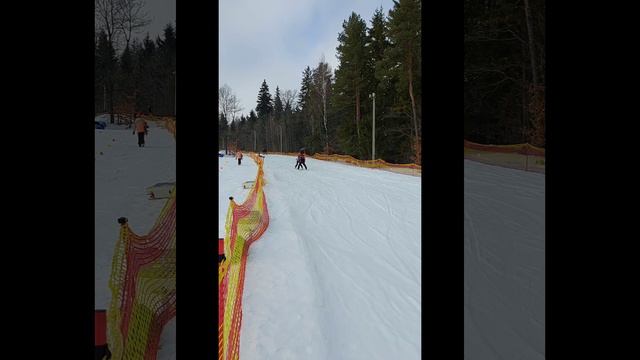 Логойск, 28.01.2024. Дети первый раз на горных лыжах. смотреть онлайн