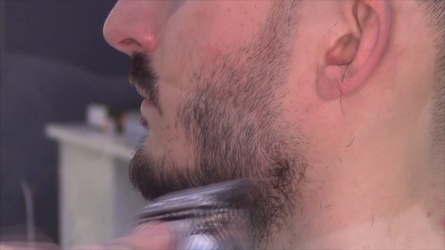 стрижка бороды машинкой с переходом и подбриванием контуров опасной бритвой