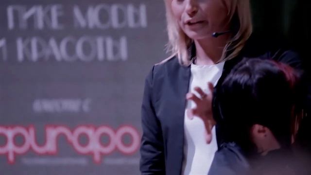 Ролик с мастер-класса по парикмахерскому искусству смотреть онлайн