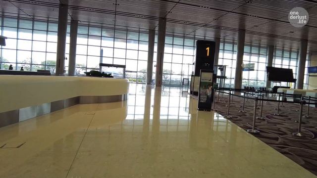 Singapore Changi Airport Departure Area Terminal 4 (4K UHD) смотреть онлайн