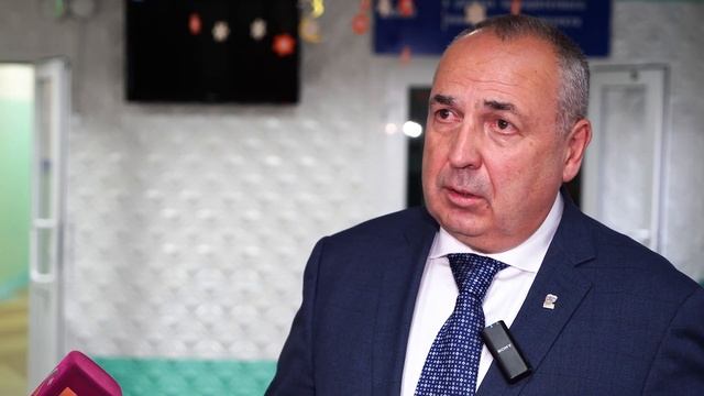 Мэр Магадана встретился с педагогами подшефной Ждановки смотреть онлайн