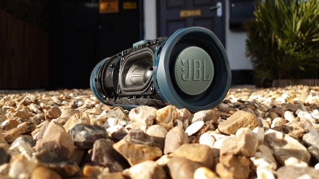 JBL Charge 4 100% Volume Bass Test | Low Frequency Mode [EXTREME] смотреть онлайн