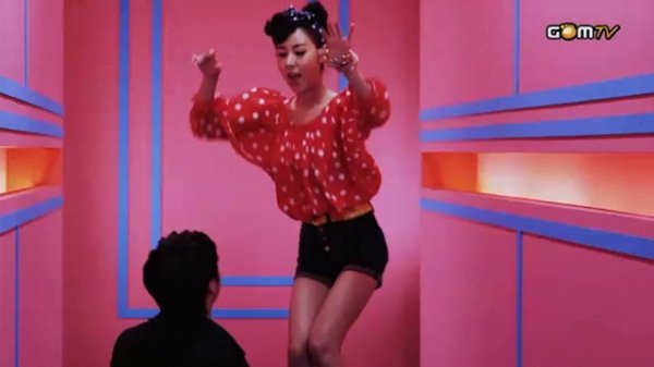 KAN MI YOUN-Paparazzi