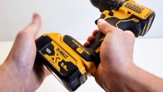 How To Change The Drill Bit On A DeWALT Drill смотреть онлайн