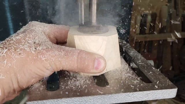 Красивый горшок для цветка в интерьер из маленького пенечка. смотреть онлайн