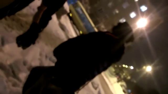 Пьяный мужчина набросился с кулаками на девушек смотреть онлайн