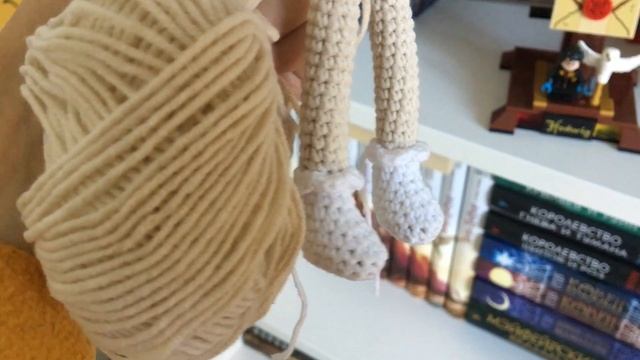 Вышиваю, вяжу, много обнимаюсь с котиком. смотреть онлайн