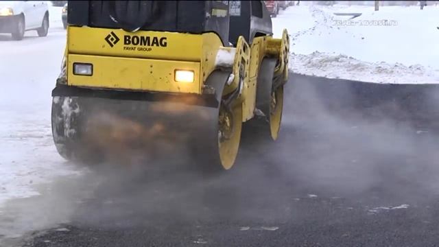 Новые технологии? В Ревде поставлен эксперимент по укладке асфальта в снегопад смотреть онлайн