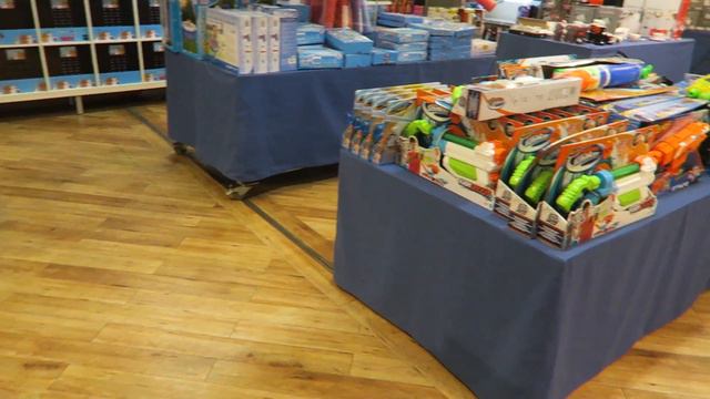 Обзор игрушек в магазине. Выбираем платье))) смотреть онлайн