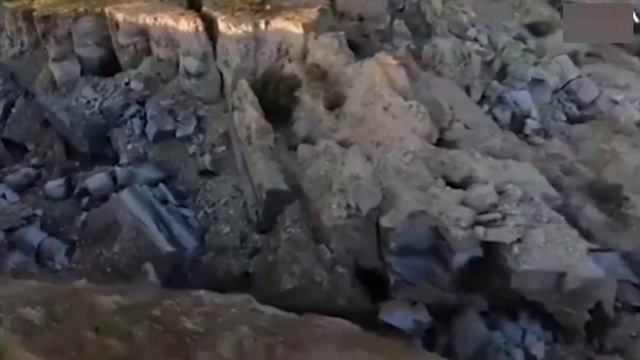 Турция.РАЗЛОМ земной КОРЫ.200 метров шириной и 30 м.глубиной. смотреть онлайн