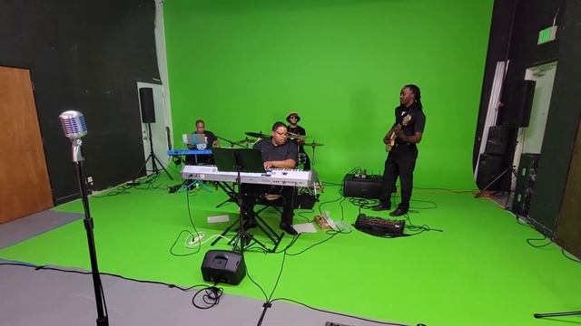 1 Bose Sub2 w/ 2 Turbosound Ip300s - Live band soundcheck (Recorded on S21 Ultra) HQ смотреть онлайн