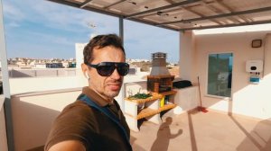 Навес из солнечных панелей