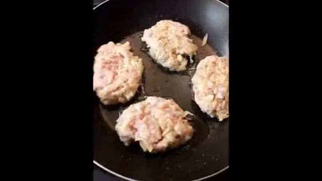 Котлета MIX с яйцом пашот смотреть онлайн