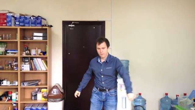 Непереворачивающаяся чашка кофе смотреть онлайн