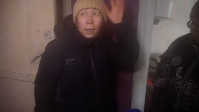 Остались зимой на улице. У многодетной семьи из Зверосовхоза сгорел дом смотреть онлайн