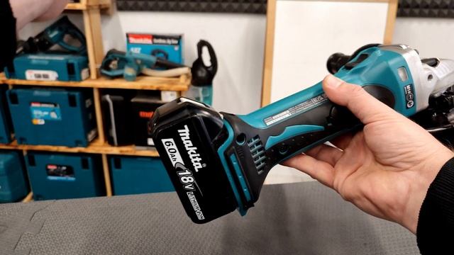 Akumulatorski kotni brusilnik MAKITA DGA452 смотреть онлайн