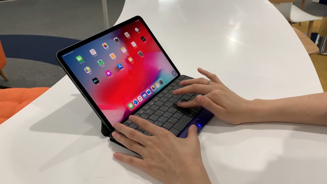 Планшетная клавиатура Mokibo с функцией тачпада смотреть онлайн