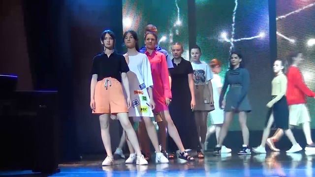 Модельные каникулы в продюсерском центре "BEST".mp4 смотреть онлайн