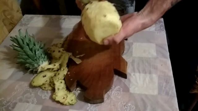 ??Как почистить ананас смотреть онлайн