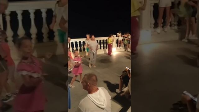 Анапа.Народные танцы с нашими любимыми музыкантами ,,ОКей,,. 05. 08. 23 г .. смотреть онлайн