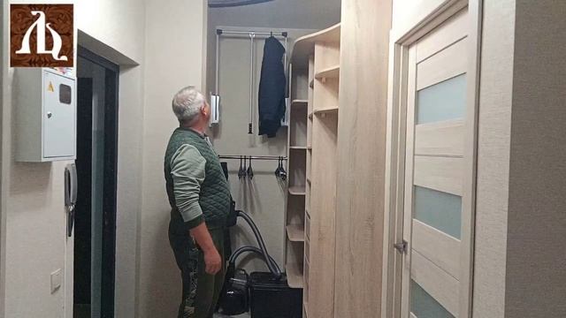 Радиусный шкаф купе в нишу в прихожей смотреть онлайн