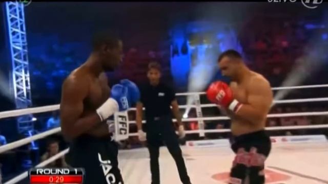 Чемпион мира по Кик буксингу ??ПАВЕЛ ЖУРАВЛЕВ досрочно побеждает очередного соперника #kikboxing смотреть онлайн