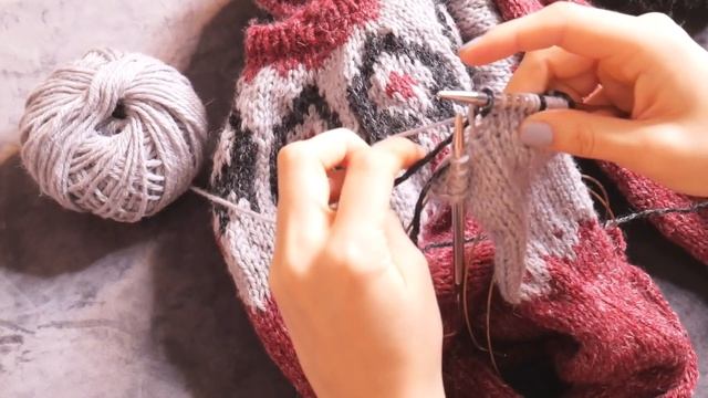 ТРЕНДОВЫЙ СВИТЕР БЕЗ ШВОВ СВЕРХУ: Подрезы, Рукава, Жаккардовый свитер спицами смотреть онлайн