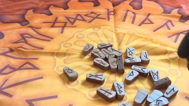 Колесо Футарка. Набор рун Старшего Футарка. смотреть онлайн